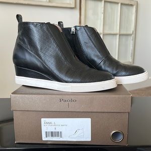Black wedge sneakers size 7
